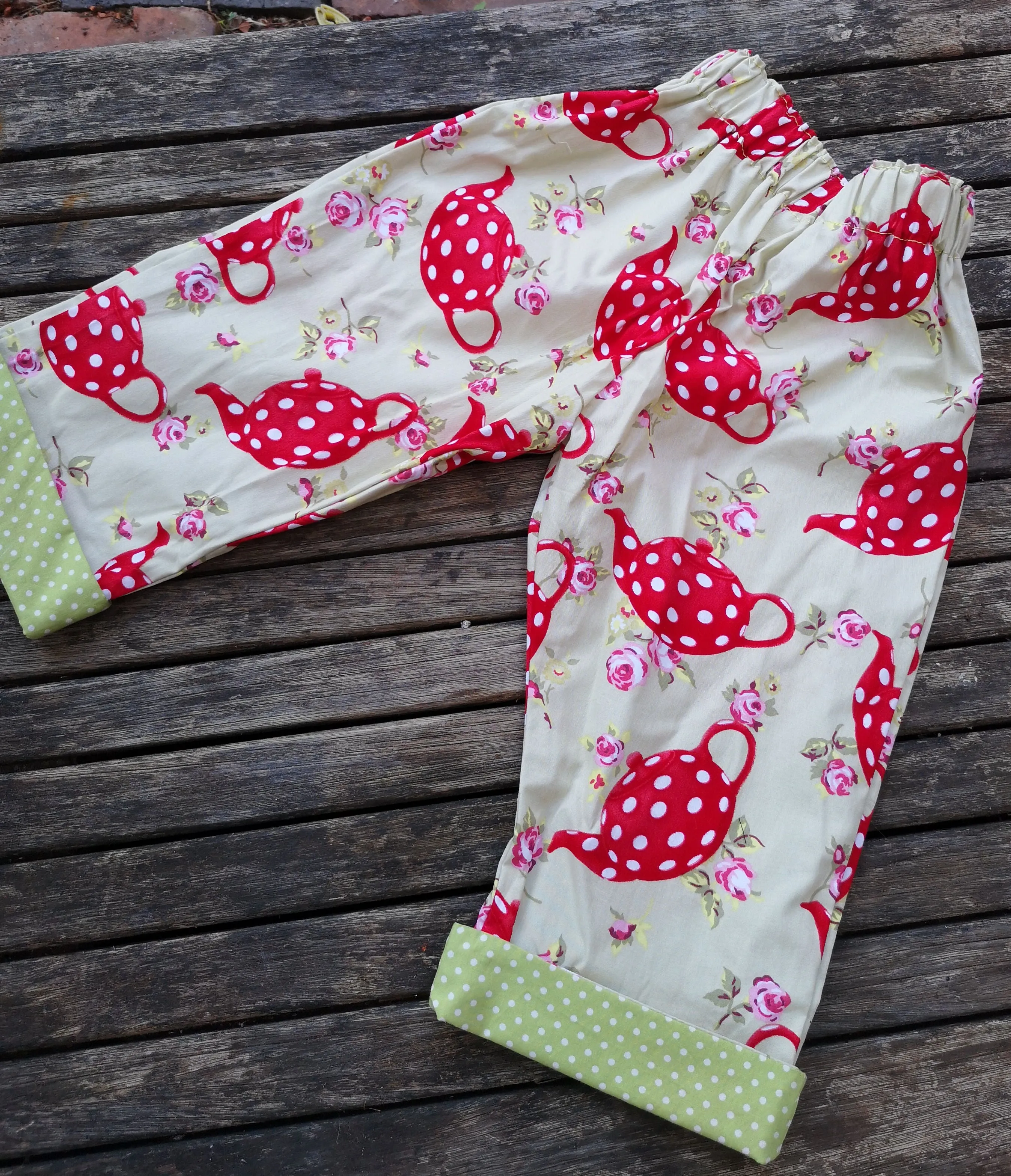" Tea Party" childs short trousers, capri pants with contrast turn back age to fit 4-5